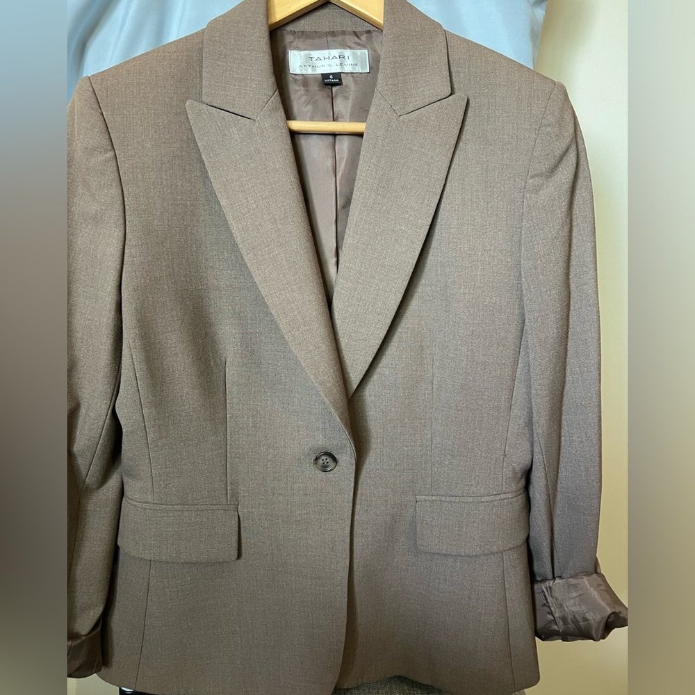 Tahari ASL Women's Peak-Lapel Single-Button Long-Sleeve Blazer